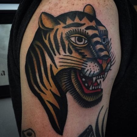 Tradicional tigre tattoo
