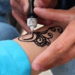 La moda de tatuajes con Henna