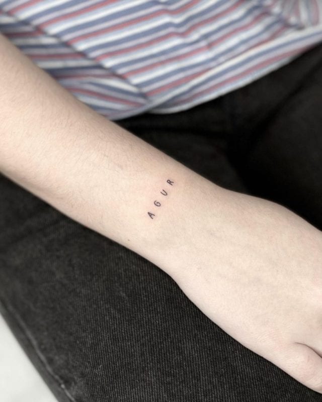 Tattoo lettering linea fina
