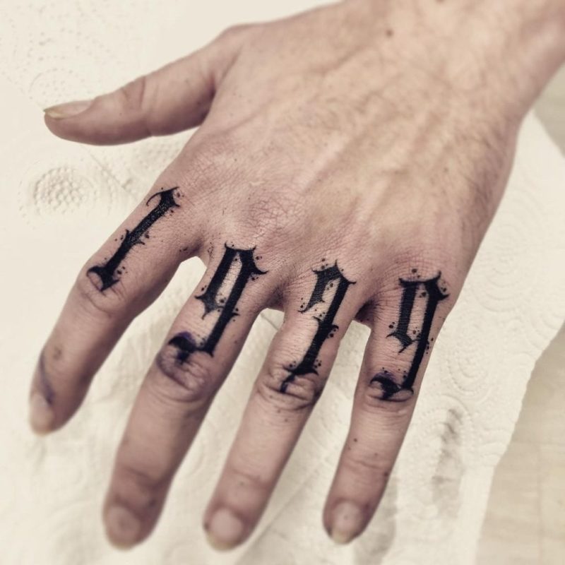 Tattoo numeros dedos