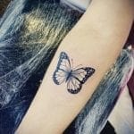 Tattoo mariposa fine line