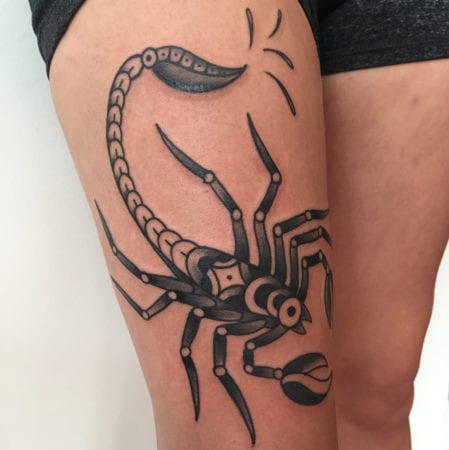 Tattoo tradicional escorpión