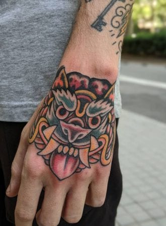 Tattoo tradicional mano