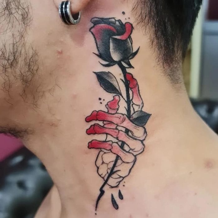 Tattoo neo tradicional rosa and skull