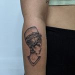 tattoo retrato nefertiti
