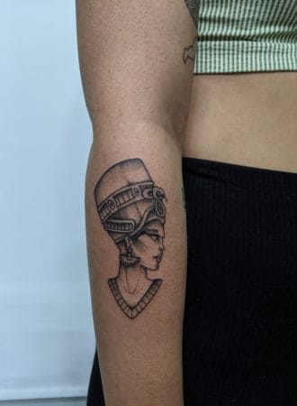 tattoo retrato nefertiti