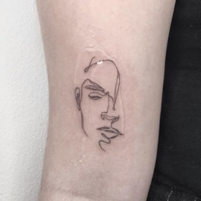Tattoo cara fine line