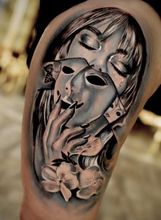 tattoo mujer con máscara