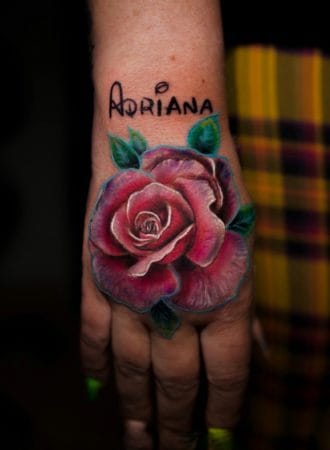 tattoo rosa realista