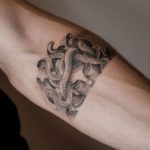 tattoo medusa micro realismo