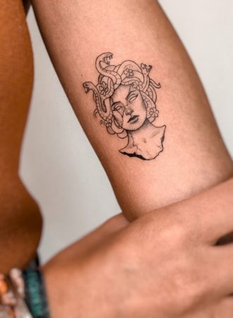 tattoo medusa fine line
