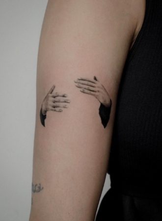 tattoo manos micro realismo