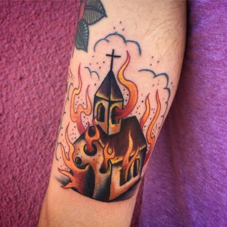 tattoo catedral en llamas
