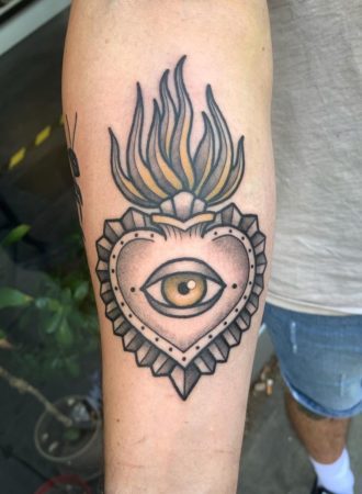 Tattoo corazón tradicional