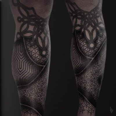 Tatuaje para pierna composición geométrica