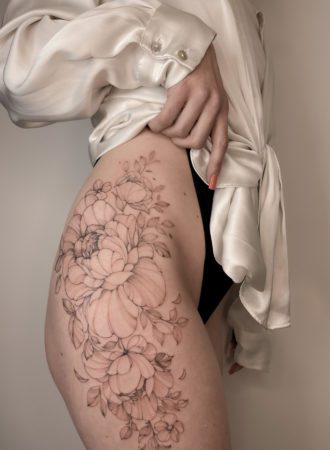 tattoo flores cadera
