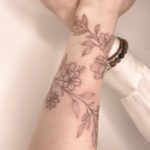 tattoo brazalete flores