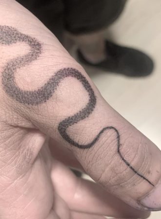 tattoo mini serpiente