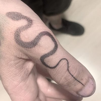 tattoo mini serpiente