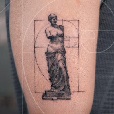 tatuaje de figura griega, espiral de fibonacci, proporcion aurea