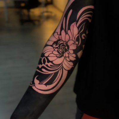 Tatuajes floreles en la manga