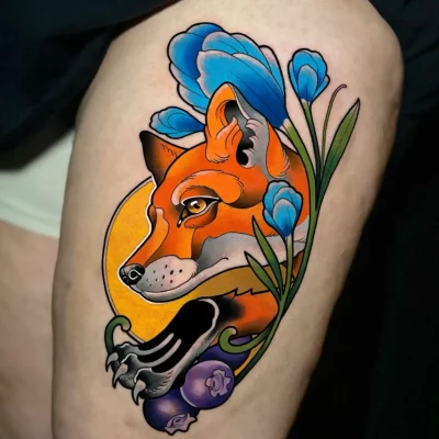 Tatuaje a color en la pierna hombre