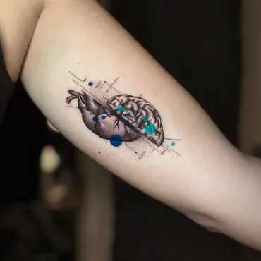 Tatuaje estilo vanguardismo en Barcelona