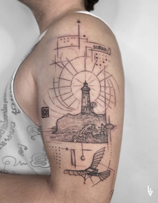 Tatuaje fine line en el hombro