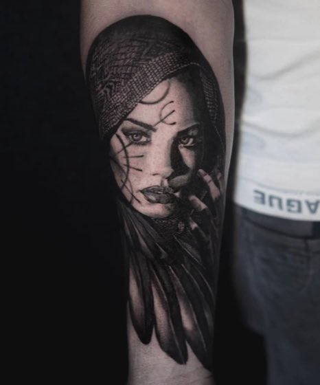 Retrato realista en blanco y negro