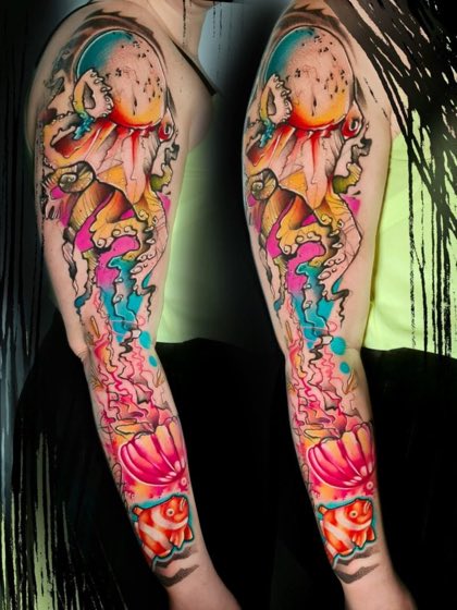 Manga completa tatuada en acuarela a color